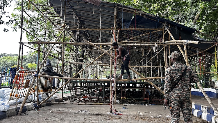 The Trinamool Congress (TMC) in West Bengal accused the BJP of orchestrating the removal of their Bhasha Andolan protest site in Kolkata by the Indian Army, labeling it as "undemocratic, unconstitutional, and strong-arm tactics."

The protest site, set up near the Gandhi statue