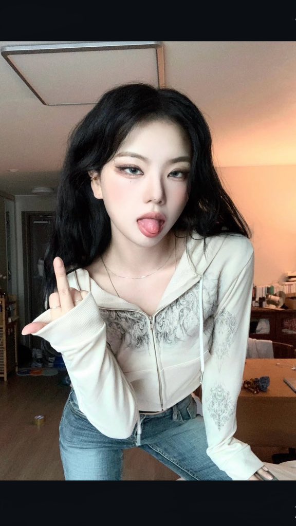 저번 게시물 화력이 좋아서 이벤트 하나 할게🖤

팔로우하고 게시물 알티 찍어주면 
디엠 읽어줄테니까 다 하고 디엠 찍어놔🖤

#펨돔 #FD #펨섭 #멜섭 #여왕깨기 #여공남수 #레즈