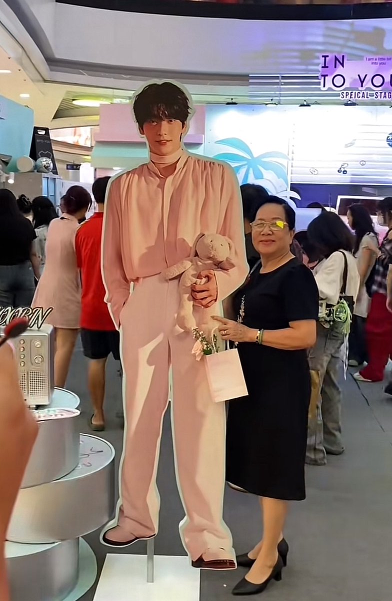 โมอาไทยหลังจากรอผังทัวร์คอนเอเชีย TXT  in bkkมาแล้ว50ปี