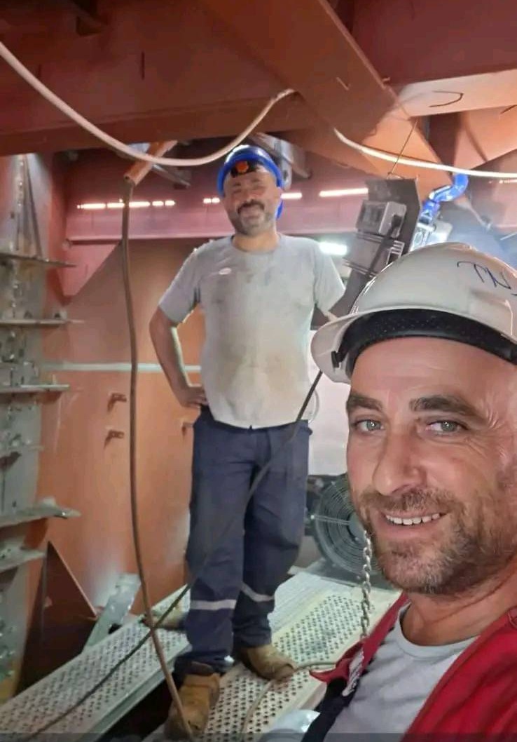 Mustafa Bulut..
46 yaşında, Anadolu Tersanesi'nde Ustabaşı..
İstanbul Tuzla'daki tersanede 14.00 sularında çalışırken fenalaşarak hayatını kaybetti..