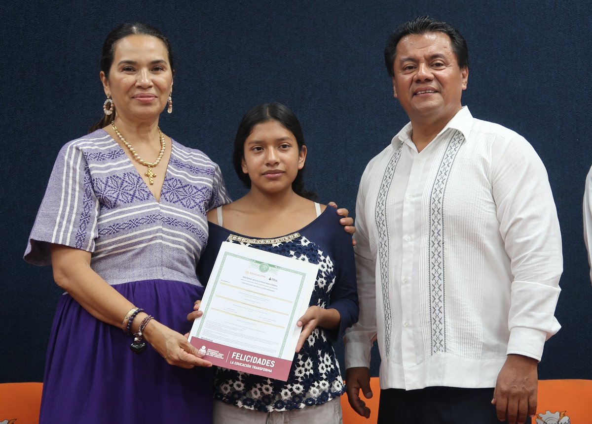 En el TECNM Oaxaca entregamos certificados de estudio a personas que, con la ayuda de las y los estudios del Tecnológico, pudieron concluir algún nivel de su educación básica. Felicitamos a quienes se graduaron y agradecemos el apoyo de las y los asesores. 

<a href="/salomonj/">Salomón Jara Cruz</a>