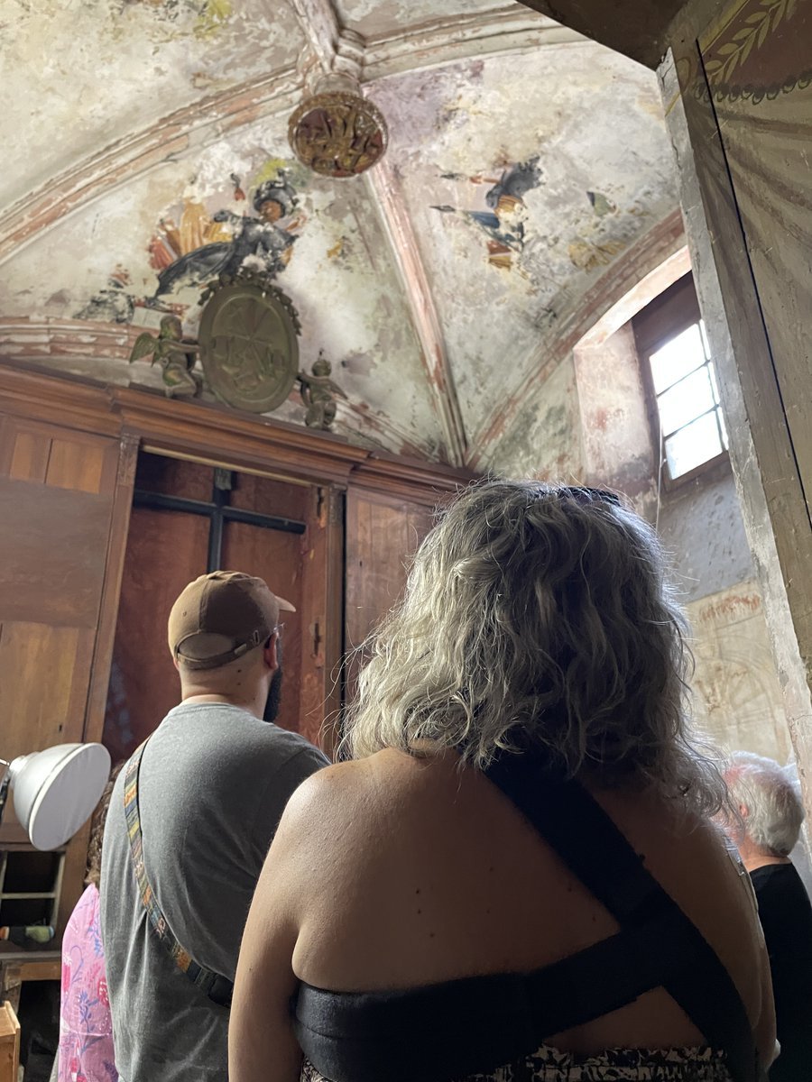 🏛️ #SabiesQue la capella del Gremi de Revenedors de Barcelona, a l'església de Santa Maria del Pi, té la seva pròpia sagristia?

Fins a l'any 1678, va ser el lloc de reunió dels membres de la confraria. Podeu visitar-la apuntant-vos a les visites guiades.

revenedors.cat/visites-guiade…