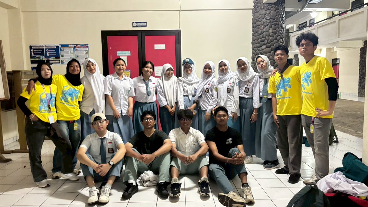 athathefirst's tweet image. Day 4/Last dayy!! Sedih+bangga udah nyelesain OSKM, pas nyanyi ituu seru bangett 
seperti biasa mendapat teman baruu kresna, jason, ingwer, rey, yudhis
#Day4MenjadiVenturions #LifeLongLearner #MengakarKuat #OSKMITB2025 #KATITB2025