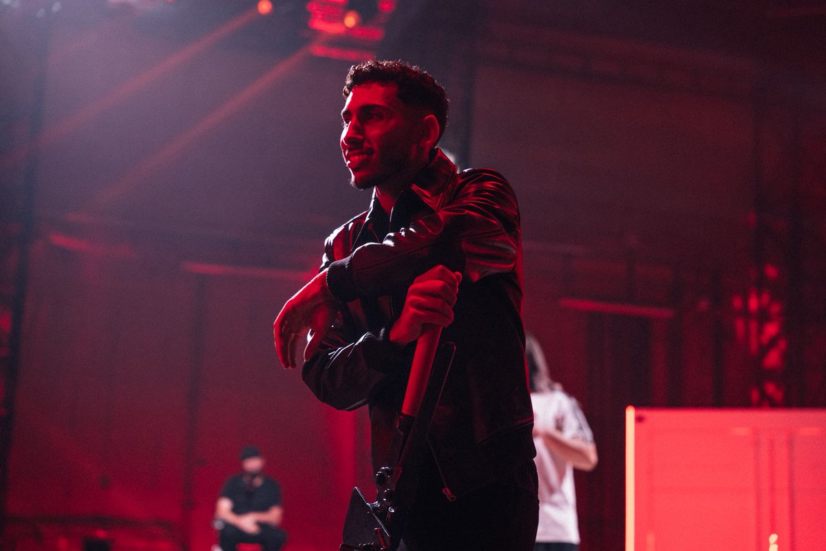 🚨🇫🇷⚽️ FLASH | Kylian Mbappé se lance dans la co-production d’une émission d’humour.

La star du Real Madrid s’est associée à l’humoriste Ilyes Djadel pour créer le « Djadel Show », une série d’émissions qui sera diffusée prochainement sur YouTube.

👉 Un programme annoncé comme