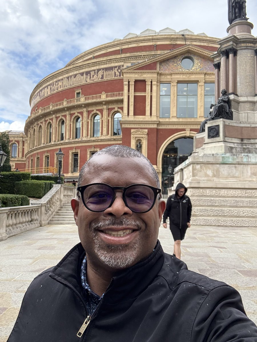 JamesLeeIII1's tweet image. It’s good to be back in London this week to hear the European premiere of my work “Visions of Cahokia” at the BBC Proms with the Chineke! Orchestra conducted by Jonathon Heyward!
#composer #newmusic #orchestra #orchestral #indigenous #creator #faith #Cahokia #religiouscenter