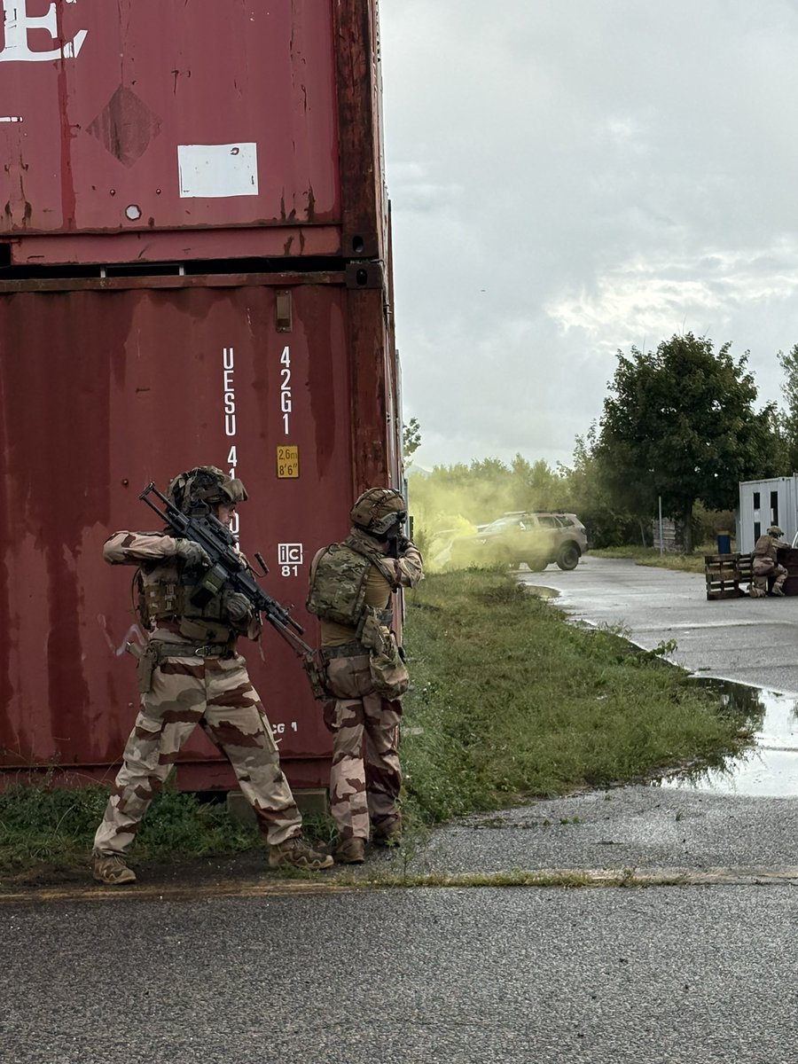 Prefet26's tweet image. #VisiteOfficielle | Visite du ministre des Armées @SebLecornu au camp d’entraînement du 1er Régiment de #Spahis à Valence.

Au cœur de la transformation de l&apos;@armeedeterre 

Au programme : démonstration dynamique des capacités de la 6e Brigade Légère Blindée qui illustre…