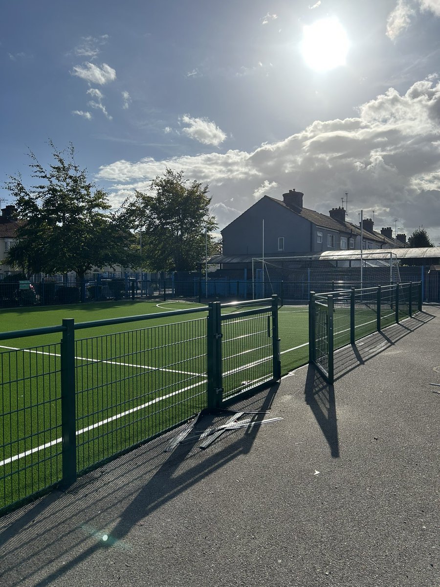 _SuttonHouse_'s tweet image. Kick-off to the new school year with our brand-new Astro! Ideal for our football players, lunchtimes and PE lessons! ⚽⭐️ #Astro #ActiveKids #SchoolSport