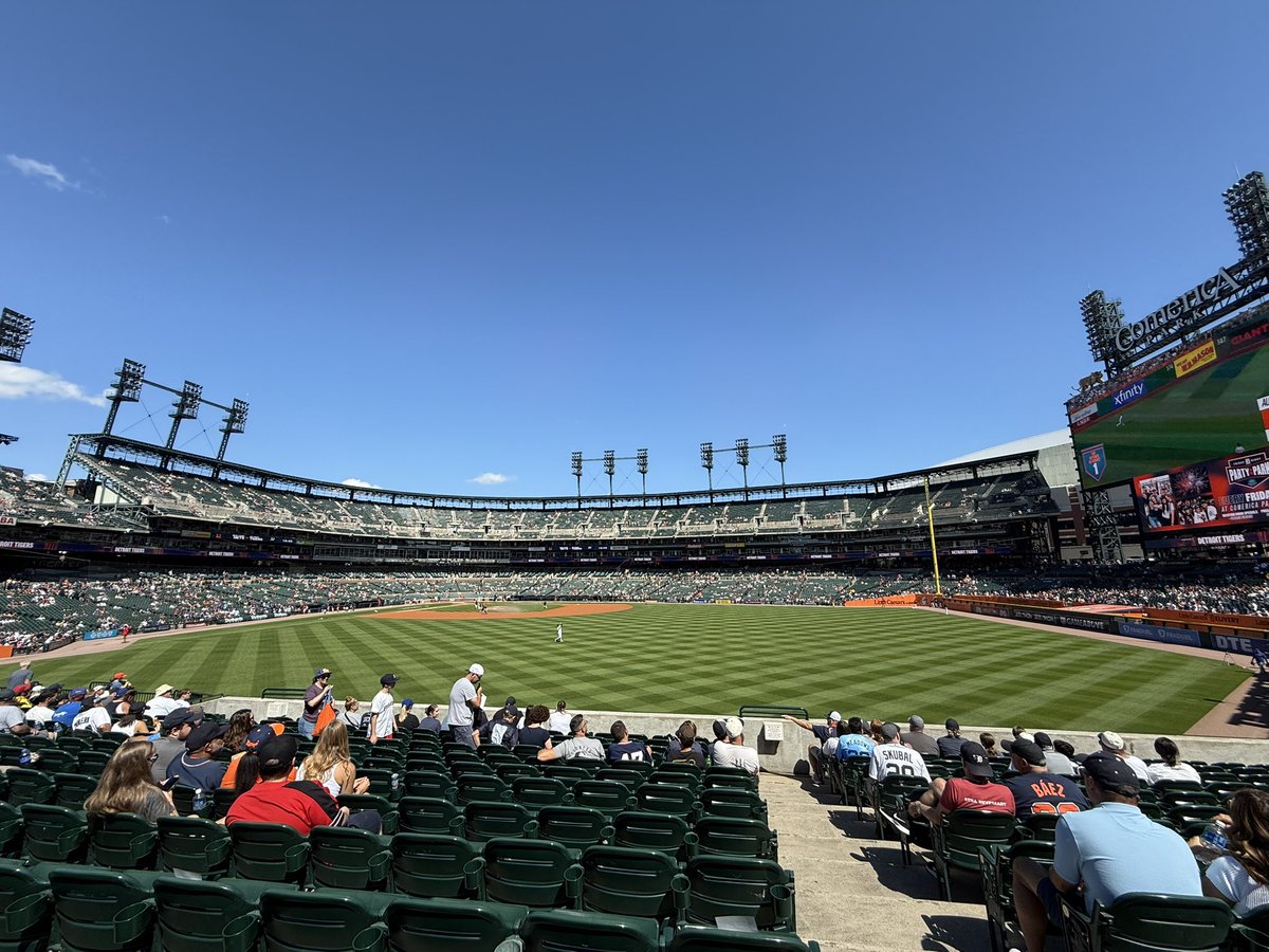 Today’s view as we settle in see the first place Tigers take on the Metropolitans of New York. Excellent! #RepDetroit