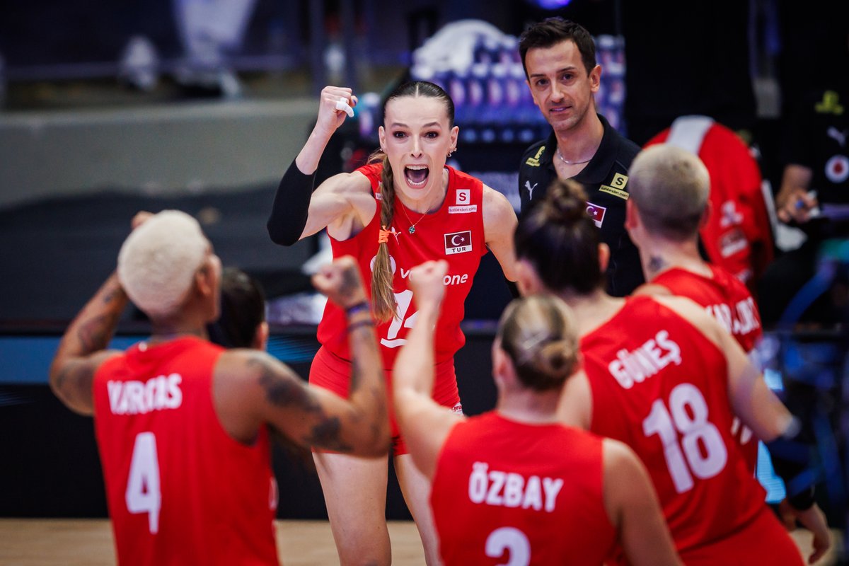 USA and Türkiye Complete the Quarterfinal Lineup at the Women’s World Championship.

The final day of the Round of 16 at the FIVB Women’s Volleyball World Championship in Thailand has concluded. The last confirmed quarterfinal pairing is USA vs Türkiye, with both teams winning