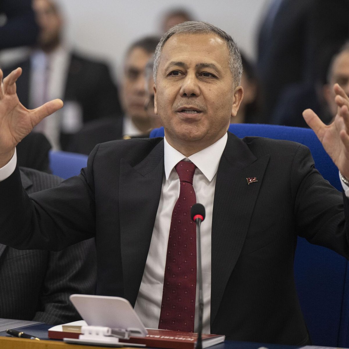 Ali YERLİKAYA...

Toplu Sözleşmede Polisin adı bile geçmedi, demek ki Polisin bakanı yok, Polis sahipsiz.   

#PolisMaliyeyeTakıldı