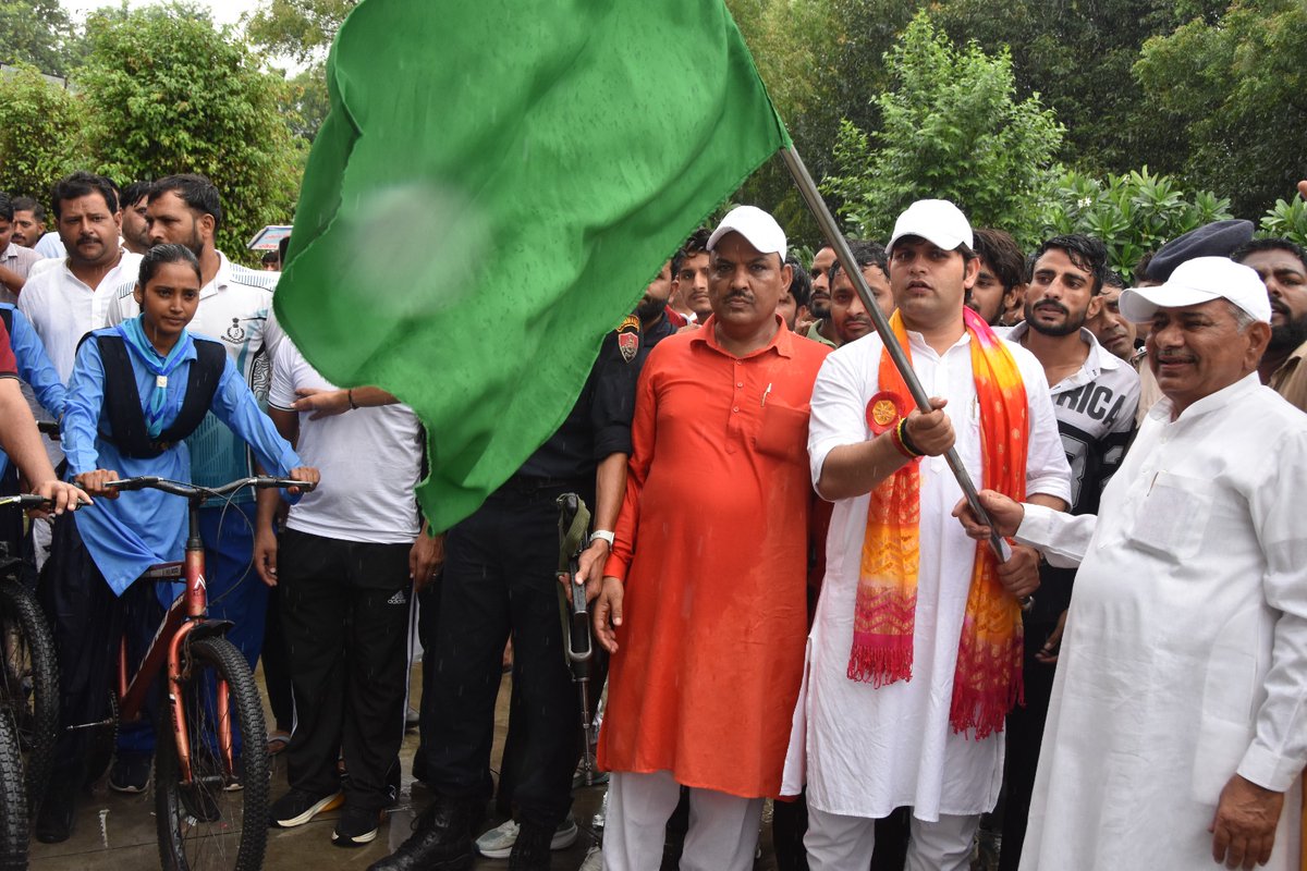 Guides team participated in the cycle rally 
Sports minister sh GAURAV GAUTAM JI  along with MLA SOHNA SH TEJPAL JI motivated girls for their spirit .<a href="/dipro_nuh/">DIPRO NUH</a> <a href="/NayabSainiBJP/">Nayab Saini</a>