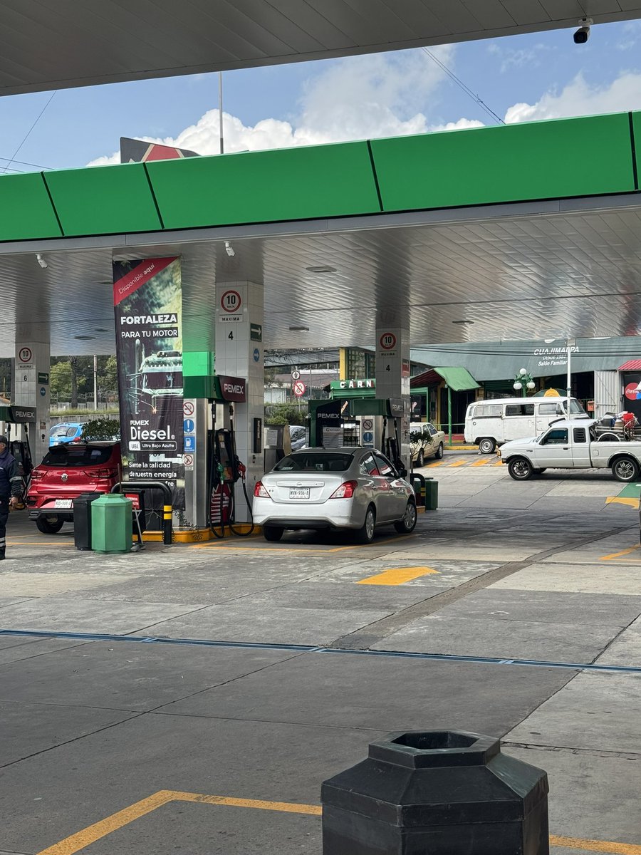 AnaRamirez0926's tweet photo. @Súper servicio Carretera (Méx Toluca ) no está activo en el SAT. Aparece como emisor sin validez de obligaciones. Te engañan de que te mandarán tus facturas! Nunca responden los correos y el encargado es un majadero!!! https://t.co/fGQ0zJxaCi