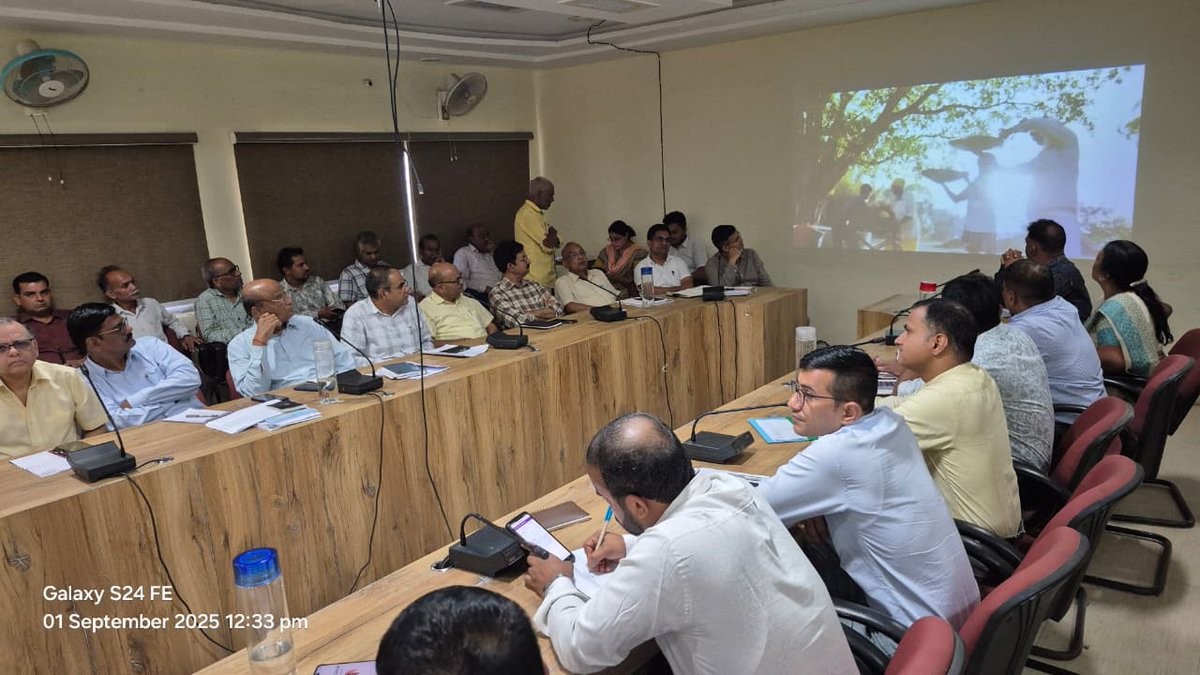 पांच युवाओं के माध्यम से आदिवासी गॉवो में विकास के कार्यों, सामाजिक विकास को गति देने का काम किये जायेगें
=
आदि कर्मयोगी मिशन अंतर्गत प्रत्येक ग्राम में एक आदि सेवा केंद्र बनाया जायेगा
=
आदि सहयोगी और आदि साथी के रूप में अलग-अलग विभागों के अधिकारियों को जोड़ने का काम किया जायेगा