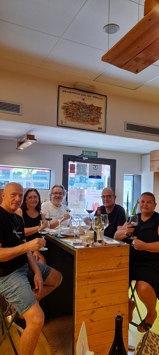 Hoy empiezan nuestras fiestas del vino, os esperamos numerosos!! 🍷🍇 #Fiestasdelavendimiayelvino #Fiestasdelvinovaldepeñas #Valdepeñas #elenoturismoestademoda