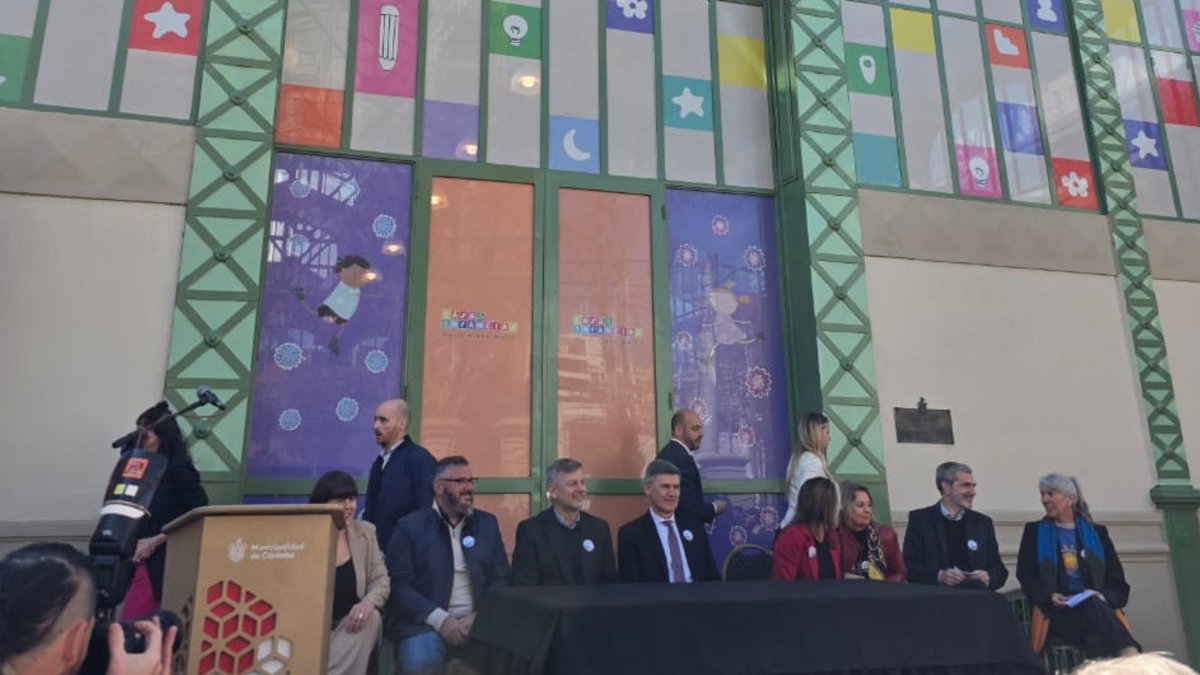🌟 Acompañamos a la inauguración de la “Casa de las Infancias - María Elena Walsh” 

Es un orgullo para el #EMFyC participar de un espacio pensado para que los más chicos jueguen, aprendan y disfruten en comunidad.

#MuniCba