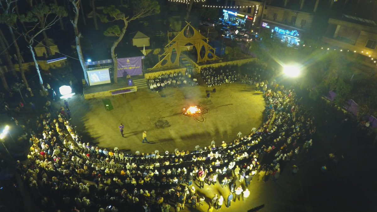 اختتمت جمعية الكشاف المسلم في لبنان المخيم الصيفي الـ٧٤ في رويسات صوفر، بسهرة نار أقيمت تحت شعار "مخيم الوفاء لقائد المسيرة"، برعاية النائب فؤاد مخزومي. 

حضر السهرة نائب القائد العام القائد مروان الغزال ممثلاً رئيس الجمعية القائد عمر سلطاني والمفوض العام القائد خضر سراج باشي.