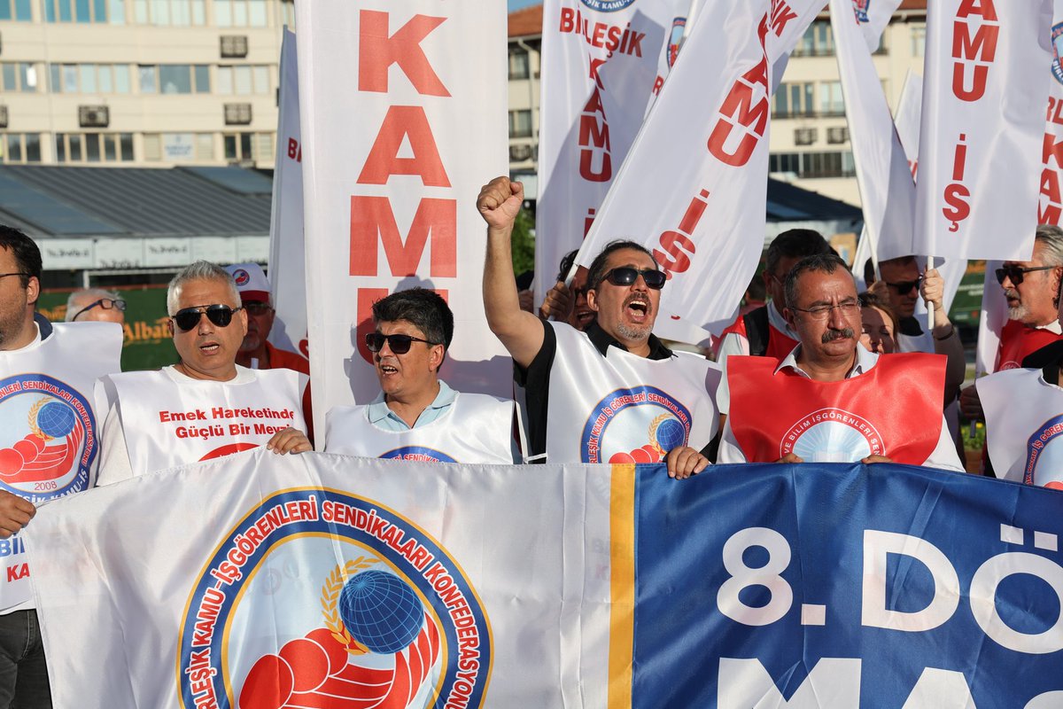 Buradayız.
Meydanda, sahada, alanlarda.
Susmuyoruz, Korkmuyoruz, İtaat Etmiyoruz! 
Yoksulluk sınırı altında yaşamayı kabul etmiyoruz!
#MemurlaraMaasReformu
#KamuİşVar
<a href="/egitimis/">Eğitim-İş</a> 
<a href="/buroissendikasi/">Büro - İş Sendikası</a> 
<a href="/genelsaglikis/">Genel Sağlık-İş Genel Merkez</a> 
<a href="/OrhanYILDIRIM__/">Orhan Yıldırım</a> 
<a href="/deryaugur19/">Dr.Derya UĞUR</a> 
<a href="/kademozbay_/">Kadem Özbay</a>