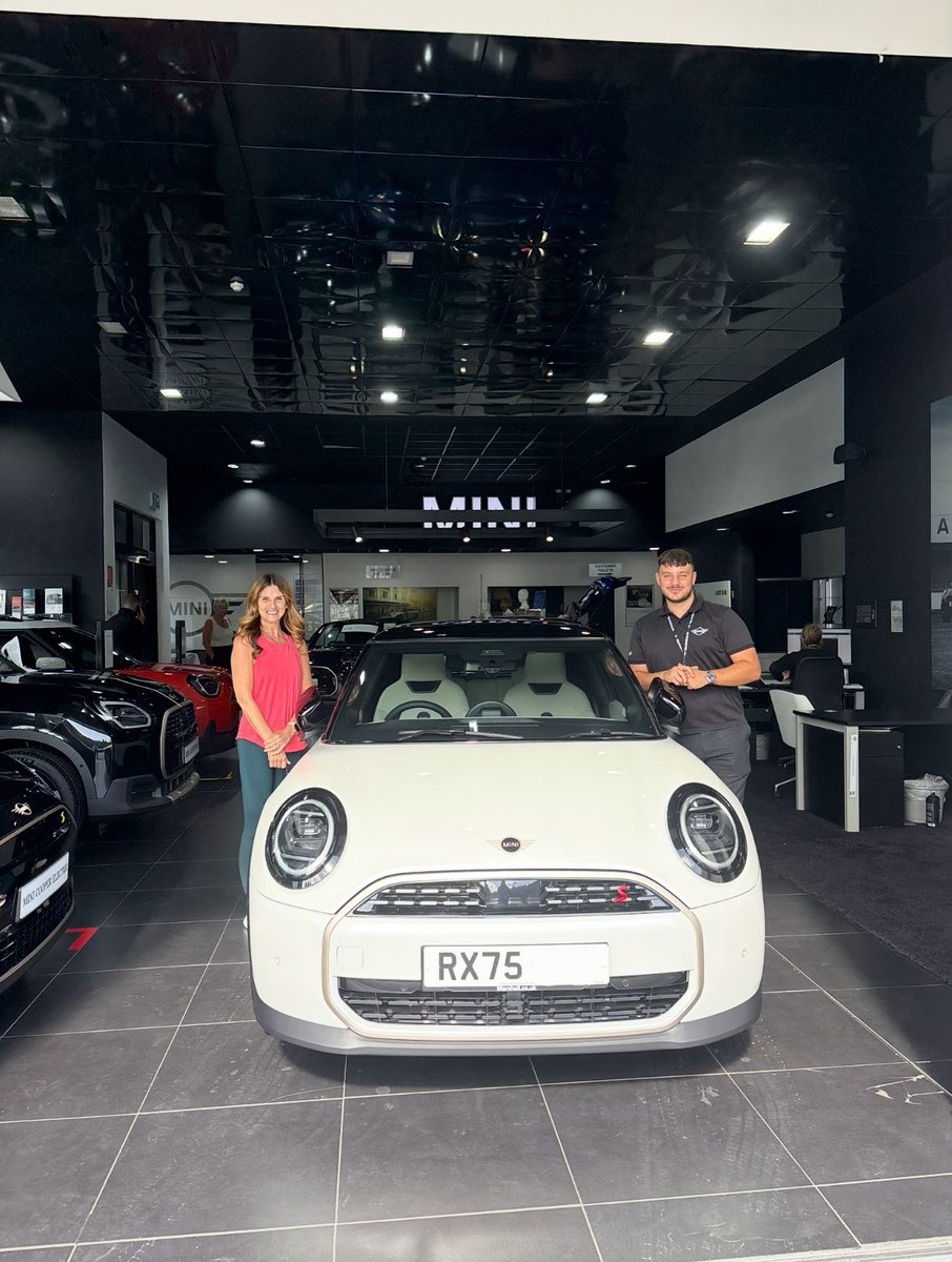Another #75plate going home from Marshall #MINI #Hampshire … congratulations to Mrs H (collecting her new MINI from Alex today - #NewRegDay).