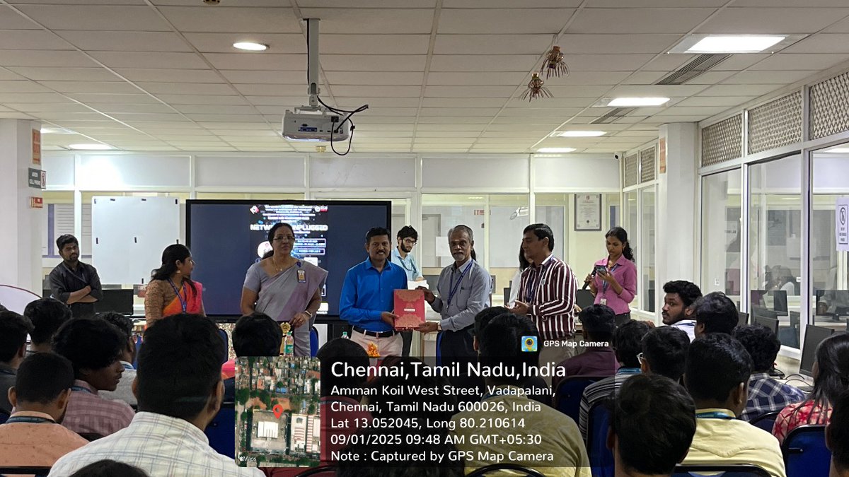 srmvdp_campus's tweet image. The DI Club of SRMIST VDP&apos;s DCSE has successfully organized &quot;Networks Unplugged&quot; workshop. Expert insights from Dr. T. Ruso, Project Manager, Cognizant Solutions. Hands-on learning experience on networking concepts, TCP/UDP protocols &amp;amp; more.
 
 #SRMVDPCSE #NetworkingWorkshop