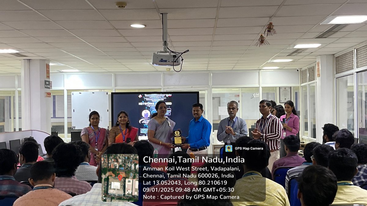 srmvdp_campus's tweet image. The DI Club of SRMIST VDP&apos;s DCSE has successfully organized &quot;Networks Unplugged&quot; workshop. Expert insights from Dr. T. Ruso, Project Manager, Cognizant Solutions. Hands-on learning experience on networking concepts, TCP/UDP protocols &amp;amp; more.
 
 #SRMVDPCSE #NetworkingWorkshop