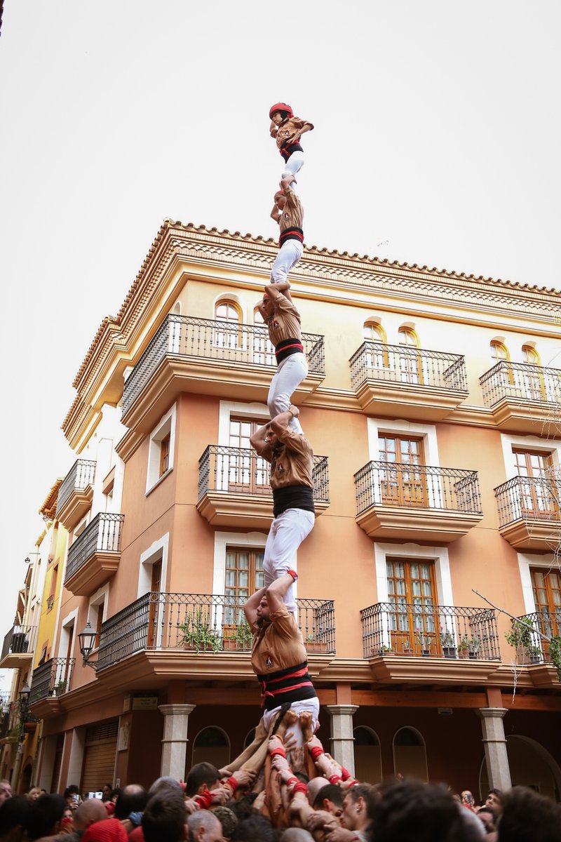 Els <a href="/xiquets/">Xiquets de Reus</a> demostren solidesa amb la gamma alta de 8 i coronen el pilar de 6.
▶️ La crònica, els resultats i els vídeos de les diades d'ahir:
👉revistacastells.cat/2025/09/nois-t…
#castells #castellers