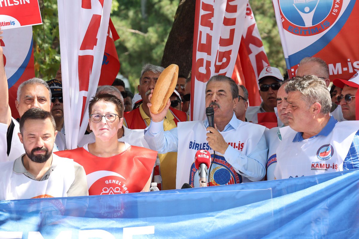 Dün meydanlarda haykırdığımız gibi bugün de mücadeleye devam ediyoruz!
Yoksulluk sınırı altında yaşamayı kabul etmiyoruz!
#MemurlaraMaasReformu
#KamuİşVar