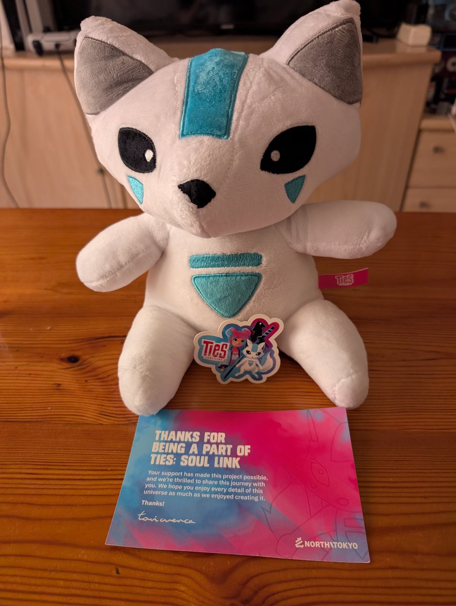 Ojito, ya me llegó el peluche del juego de Ties de <a href="/NorthTokyoGames/">TIES: Soul Link 🟣WISHLIST NOW on Steam!🟣</a> . Que ganitas de jugarlo!