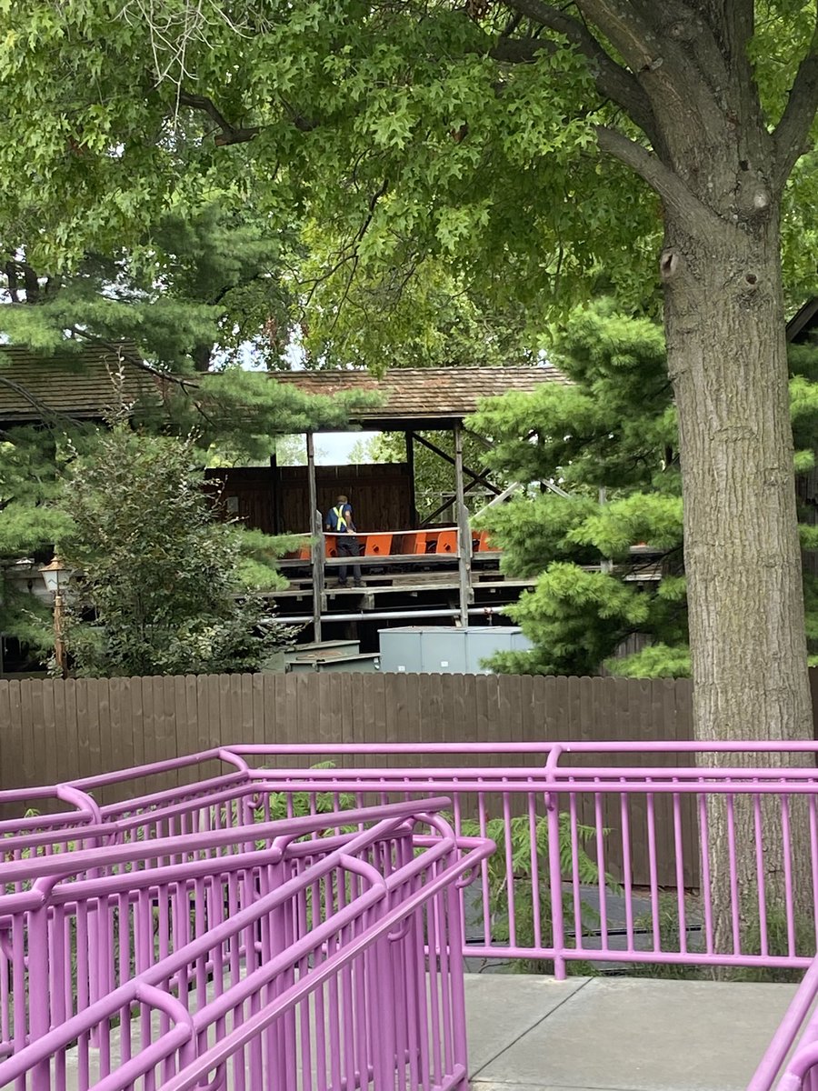 Rick_Y193's tweet image. Well the sign has net been there all season until today. Trains been on there for a few weeks and I saw test the one day. Could Timberwolf ride for Haunt? #sixflags #worldsoffun #rmcwatch #coaster #rollercoaster