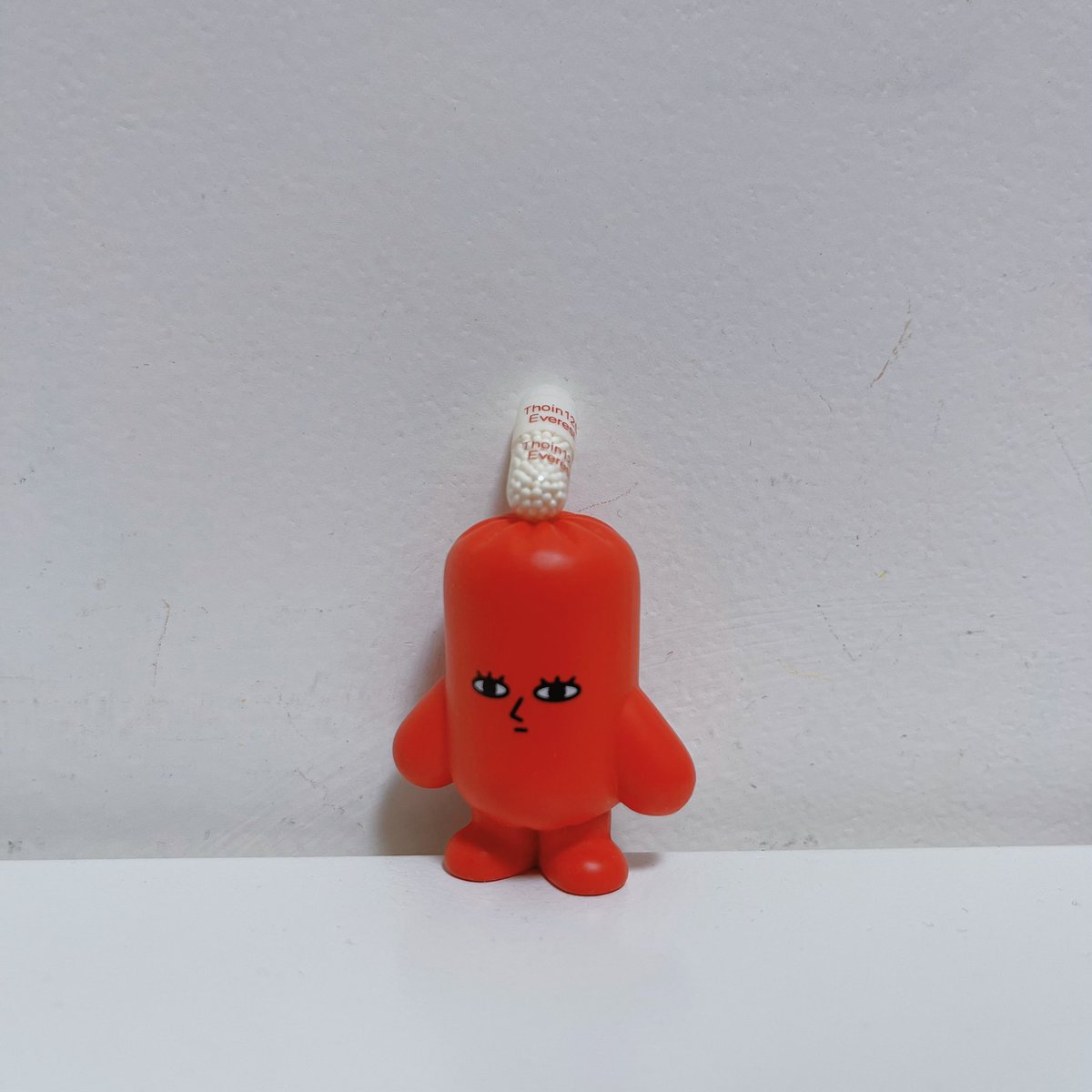 感冒快一週🥲一直咳和不斷擤鼻涕，
睡覺都要因痰咳醒⋯嗅覺有點遲鈍

前幾天還是乖乖看了醫生，這顆藥好美