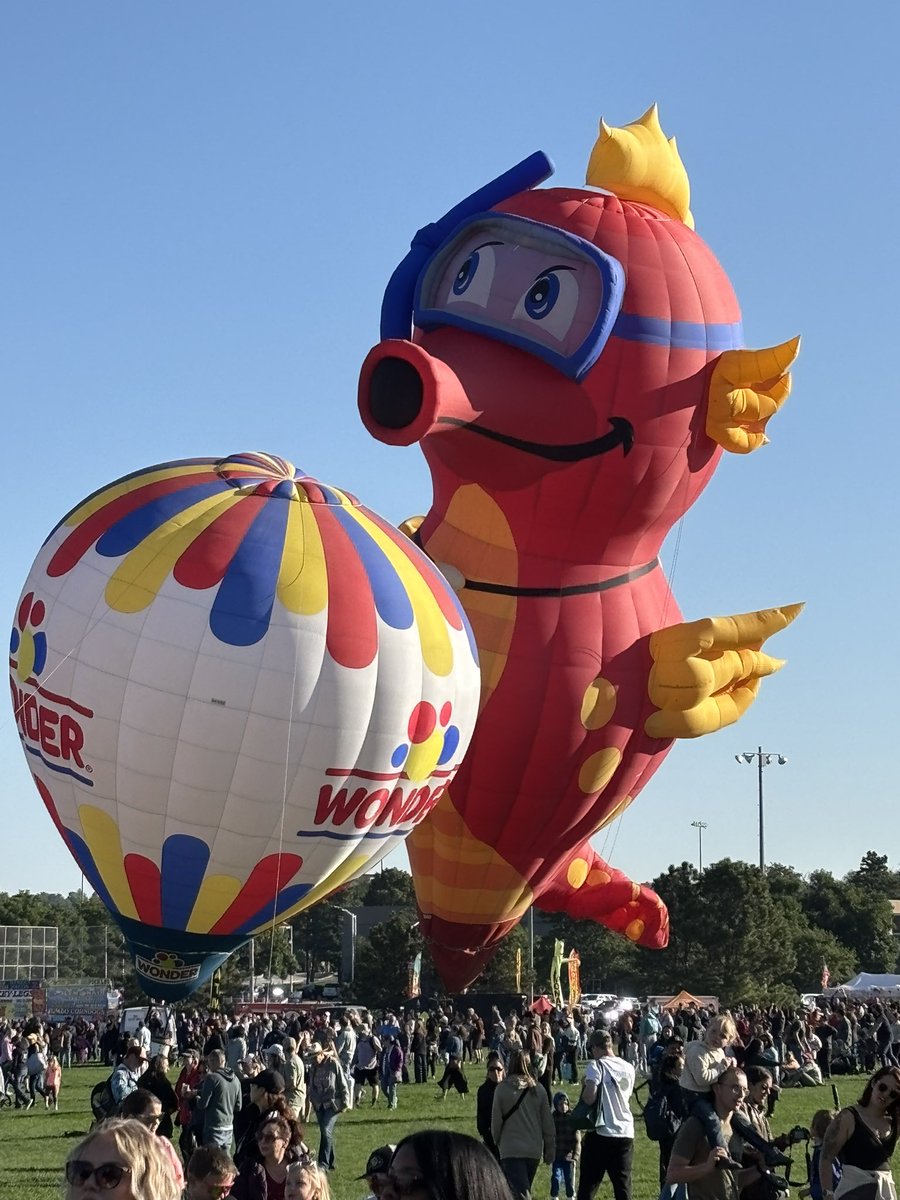 GregDingrando's tweet photo. Labor Day Lift Off in Colorado Springs. We haven’t been in a few years, but this is always one of our favorite events. #ldlo #LaborDayWeekend https://t.co/gYCLNBohRU