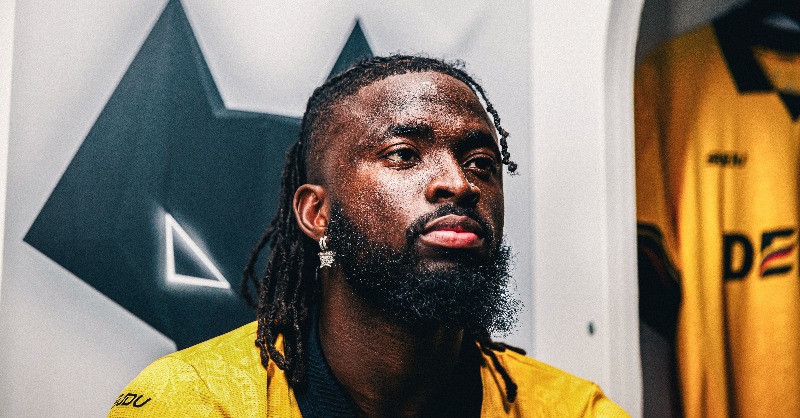 freebroadcast21's tweet photo. Transfer Update: It is from Golden Boot to gold and black 🐺

Wolves welcome Tolu Arokodare  to the pack 🤝 https://t.co/EptDffSJdV