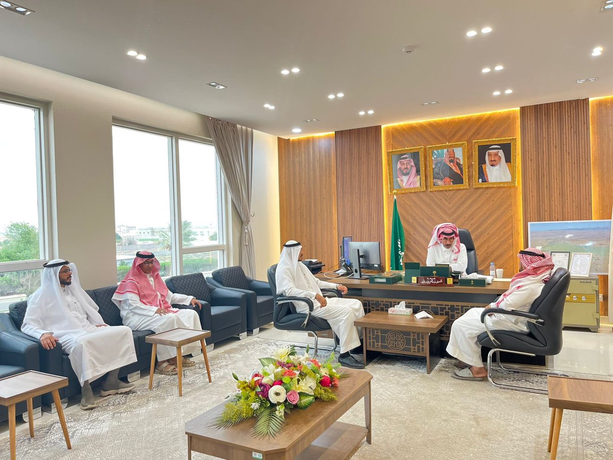 Rifq4300's tweet photo. استقبل سعادة محافظ الطوال الاستاذ ناصر بن عبدالعزيز بن رازن رئيس وأعضاء مجلس إدارة جمعية رفق لإكرام الموتى بمحافظة صامطة واستمع إلى شرح عن رؤية وأهداف الجمعية وأبرز نشاطاتها في مجال إكرام الموتى والخدمات التي تقدمها الجمعية.
والتي صدرت الموافقة مؤخراً على تأسيسها . https://t.co/0vHtWqjQUQ