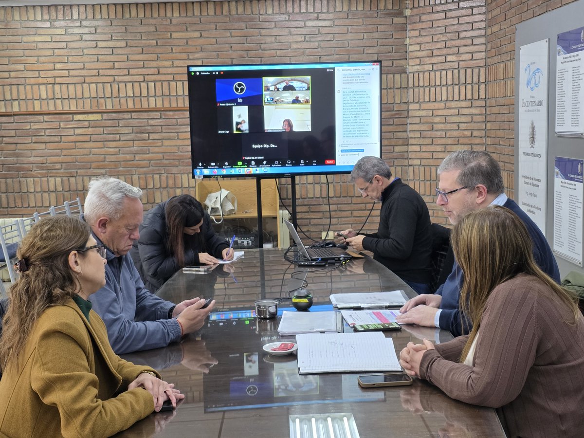 #Comisiones
Economía - Preside Guillermo Mosso (PRO Libertad)

Analizan visitas a empresas mendocinas relacionadas al petróleo, también se estudió iniciativa de Jimena Cogo (PRO LUM) sobre el Plan de Ordenamiento Territorial que elabora Malargüe.

Nota
hcdmza.gob.ar/site/noticias/…