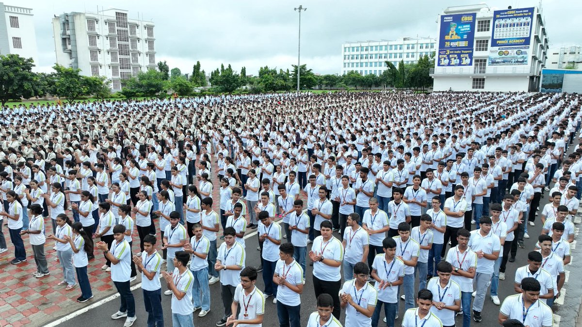 प्रिंस एकेडमी सीकर में आयोजित 'हमारा विद्यालय-हमारा स्वाभिमान' संकल्प कार्यक्रम में सम्बोधित करते हुए अ.भा.संगठन मंत्री श्री महेन्द्र कपूर जी भाईसाहब।
#हमारा_विद्यालय_हमारा_स्वाभिमान