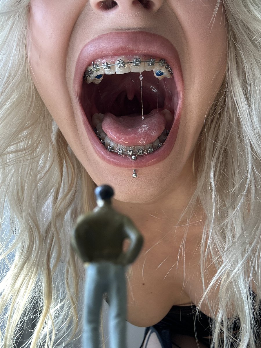 Dinner’s ready… guess who’s first on the menu? 

#sizetwitter #giantess #gts #sizetwtter #vore