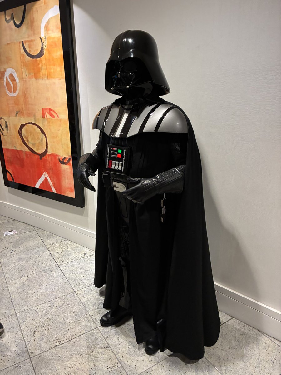 ChilduvCthulhu's tweet photo. Dark Helmet @DragonCon #DragonCon2025 #DragonCon https://t.co/ucZ4Tz4DyW