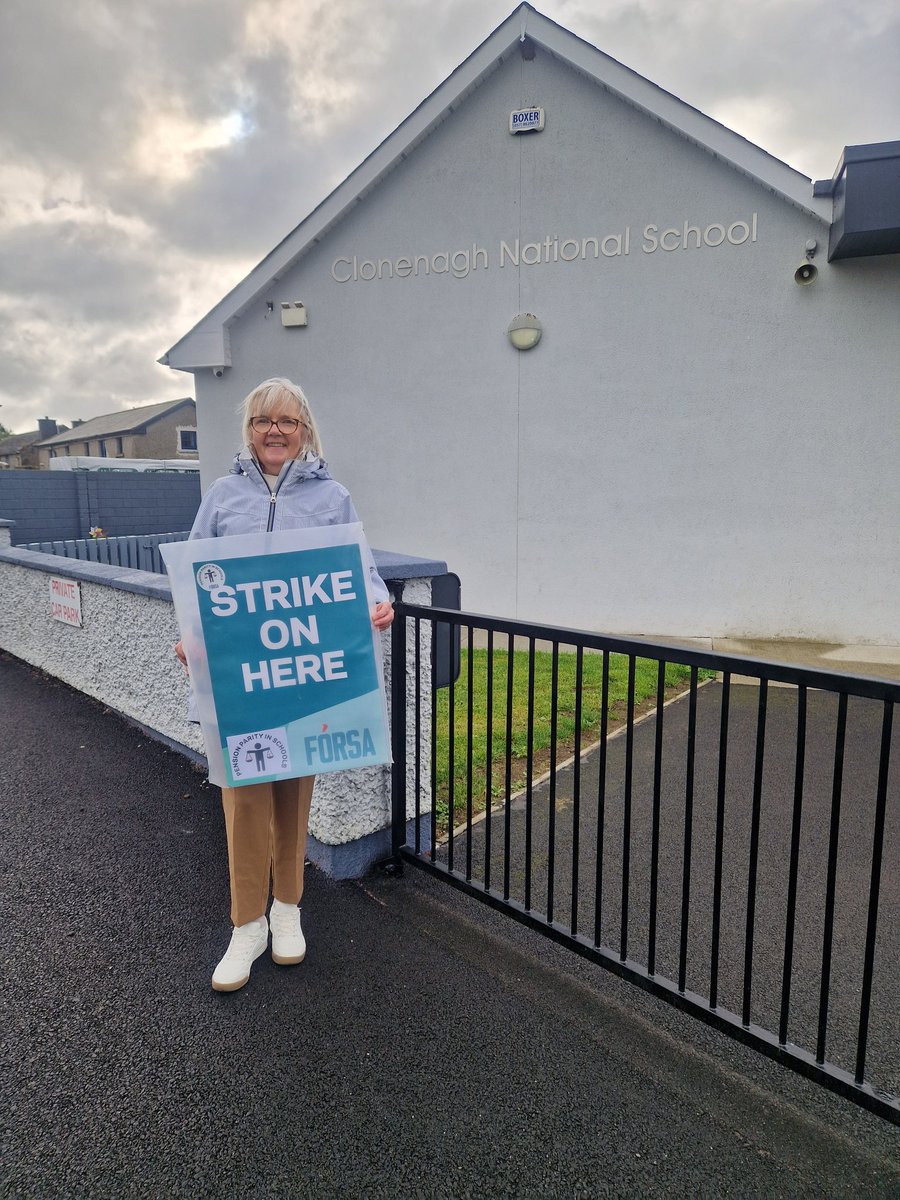 We’re standing with our amazing secretary, Carol.
She's at the heart of our school community — always welcoming, supporting and helping everyone.

#Solidarity #Fórsa #FairnessForAll
#secretarystrike