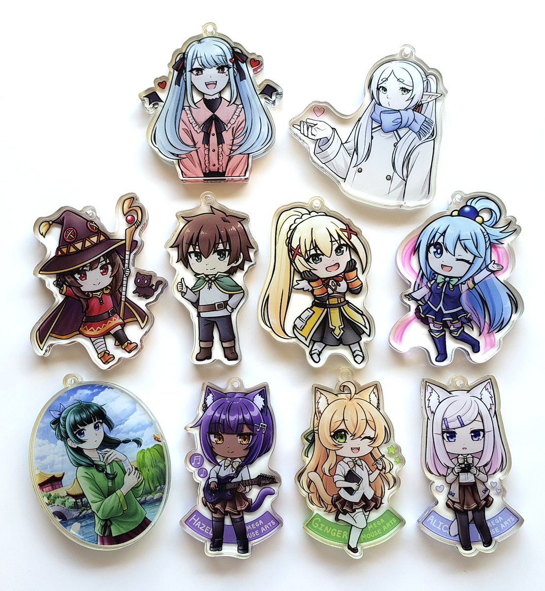 batch of clear acrylic keychain charms printed for <a href="/MegaMouseArts/">Mega Mouse Arts</a> ! ( the frieren smooch is my fav😘)