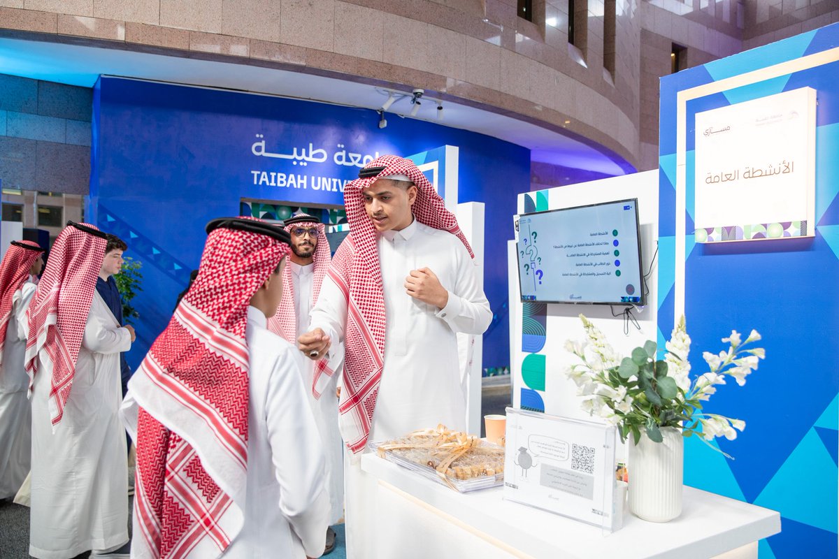 رئيسة #جامعة_طيبة
تدشن اليوم مركز الأنشطة الطلابية
ليكون مساحة متكاملة
تعزز تجربة الطلبة الجامعية
ويضم المركز وحدات رئيسة
تشمل الخدمات الطلابية، الأندية والأنشطة
التدريب والمهارات والموهبة والإبداع.
وذلك ضمن استراتيجية الجامعة
لإعداد جيل قيادي
يجمع بين التميز الأكاديمي وتنمية
