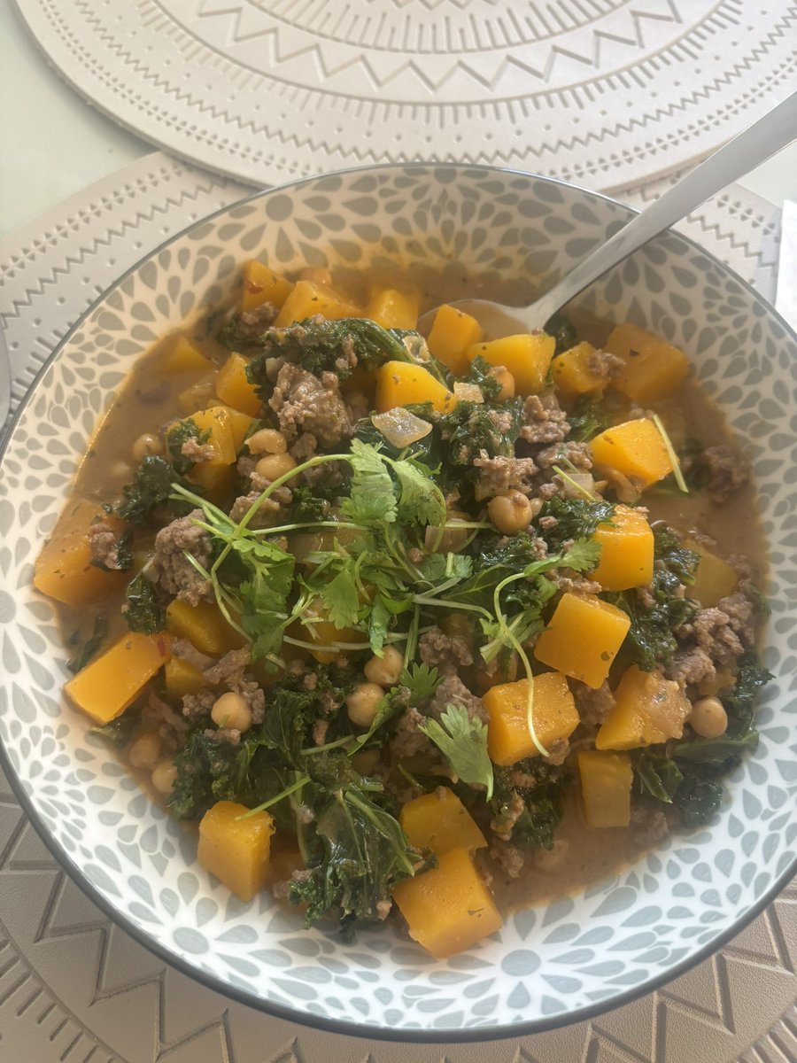 Two amazing meals cooked from <a href="/thebodycoach/">Joe Wicks</a> #thefatlossplan grilled harissa chicken &amp; chickpea salad, beef, butternut&amp;coconut stew, healthy,and very tasty, love em #fitafter60 #lookafteryourlife