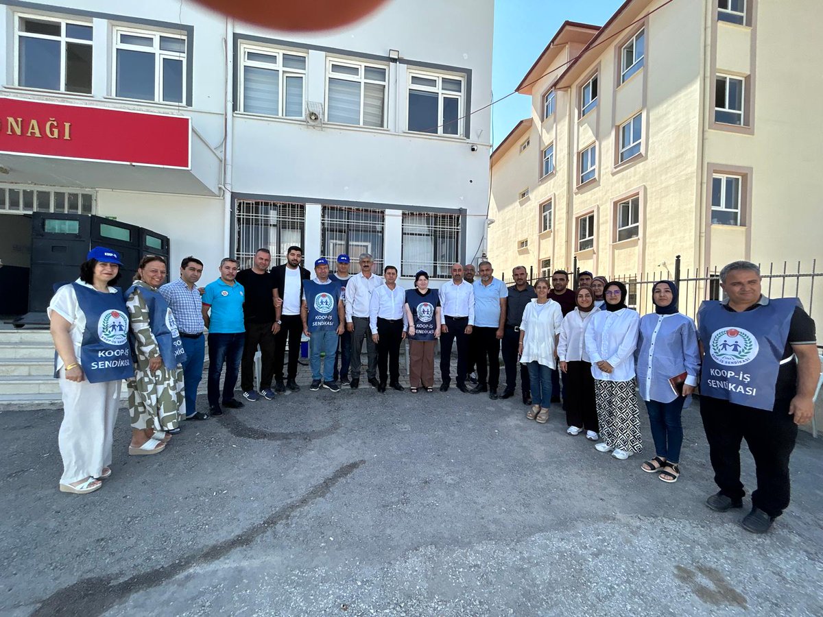 Sosyal yardımı biz dağıtıyoruz ama kendi hakkımız dağıtılmıyor. Bu adaletsizliğe boyun eğmeyeceğiz.

#SYDVGrevde

<a href="/_cevdetyilmaz/">Cevdet Yılmaz</a> <a href="/tcailesosyal/">T.C. Aile ve Sosyal Hizmetler Bakanlığı</a>
<a href="/MahinurOzdemir/">Mahinur Özdemir Göktaş</a> <a href="/csgbakanligi/">T.C. Çalışma ve Sosyal Güvenlik Bakanlığı</a>
<a href="/isikhanvedat/">Prof. Dr. Vedat Işıkhan</a> <a href="/SayimMadak/">Dr. Sevim Sayım Madak 🇹🇷</a> <a href="/ztarikdaroglu/">Zafer TARIKDAROĞLU</a> <a href="/LemanYenigunAk/">Leman Yenigun</a>
<a href="/ashb_sygm/">Sosyal Yardımlar Genel Müdürlüğü</a>
<a href="/RTErdogan/">Recep Tayyip Erdoğan</a>