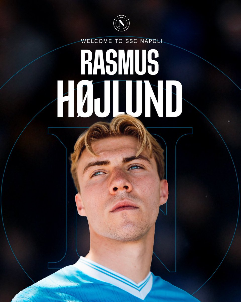 DeadlineDayLive's tweet image. 📝 𝗗𝗘𝗔𝗟 𝗗𝗢𝗡𝗘: Napoli have signed Rasmus Højlund from Manchester United on an initial loan deal.

€6M loan fee, with an obligation for €44M if certain conditions are met.

(Source: @SSCNapoli)