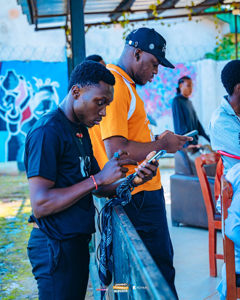 CreativeXComm's tweet image. Over the weekend we organised a hangout with KOVAR CREATIVES!

A space for Creatives to breathe, connect and grow together. 
It was not the regular funfilled hangout, but it was fun mixed with hyper creativity.

Tag that creative you saw in the picture slides

#creativeconference