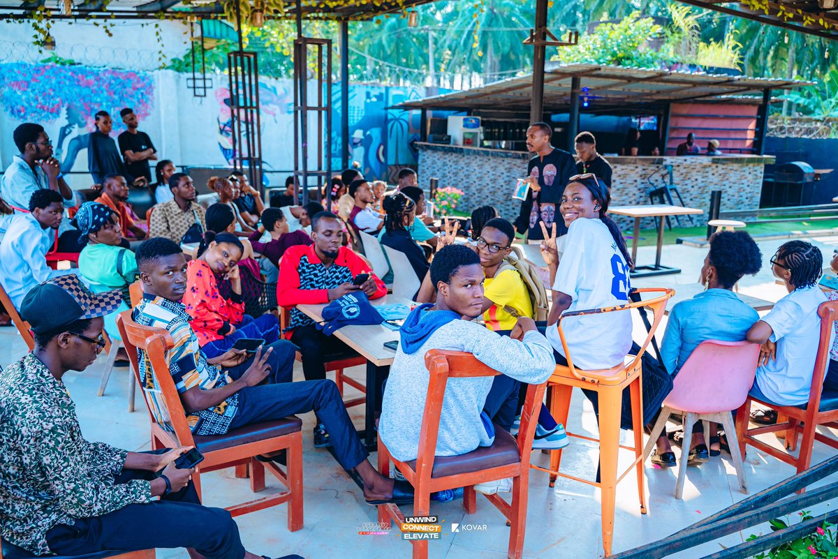 CreativeXComm's tweet image. Over the weekend we organised a hangout with KOVAR CREATIVES!

A space for Creatives to breathe, connect and grow together. 
It was not the regular funfilled hangout, but it was fun mixed with hyper creativity.

Tag that creative you saw in the picture slides

#creativeconference