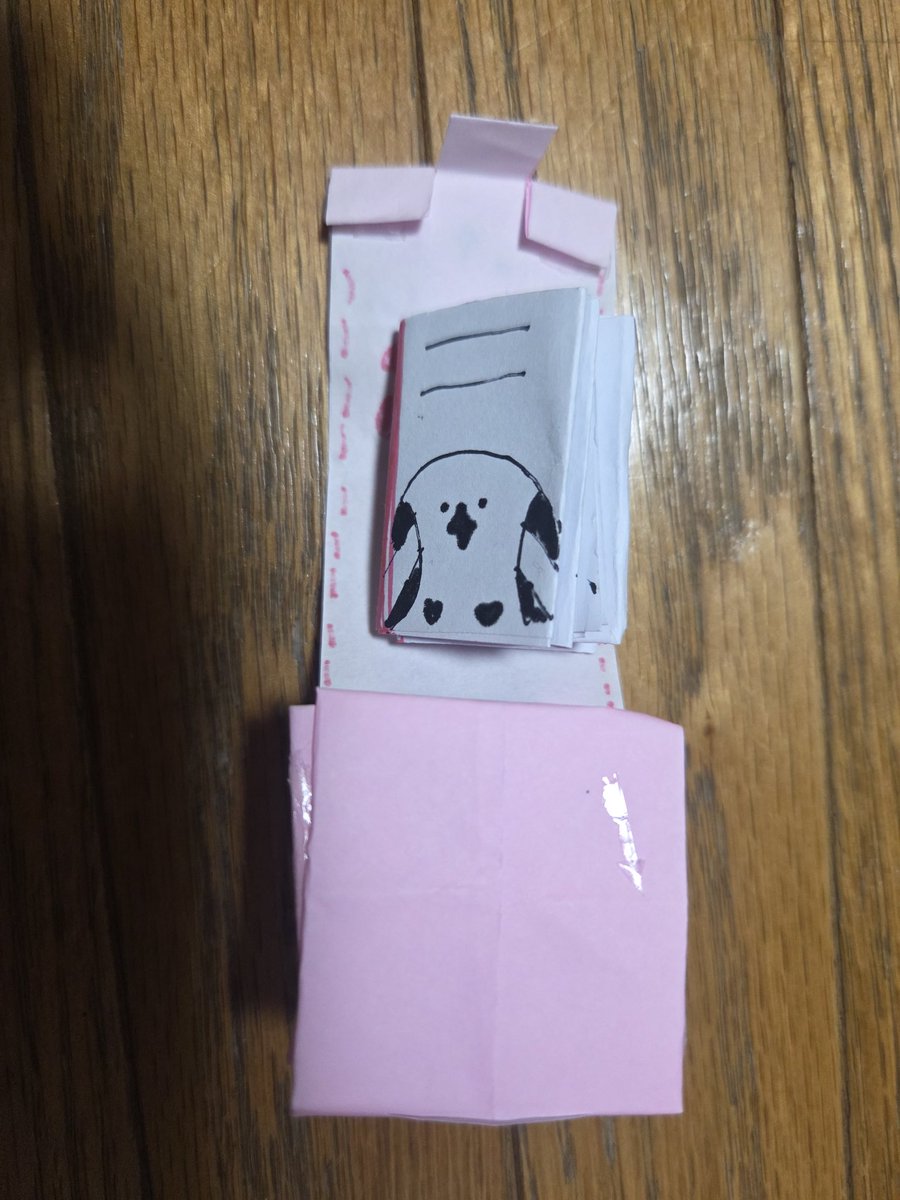 #クロスステッチ　#見てる　#シマエナガ
最近クロスステッチしてると下の男の子が毎日見てるからか工作系に凄いはまりだして、色々YouTube見ながら作っています
出来た！て凄い喜んでたのがこれです
可愛いのができてた