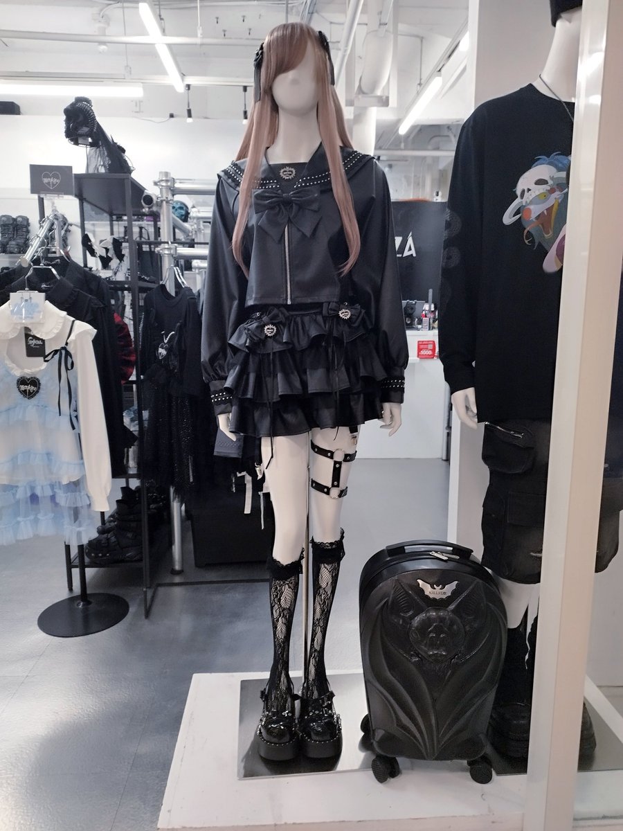 キングレオコーデ 大人のベイカーパンツコーデ。 BudweiserのTシャツに ベイカー