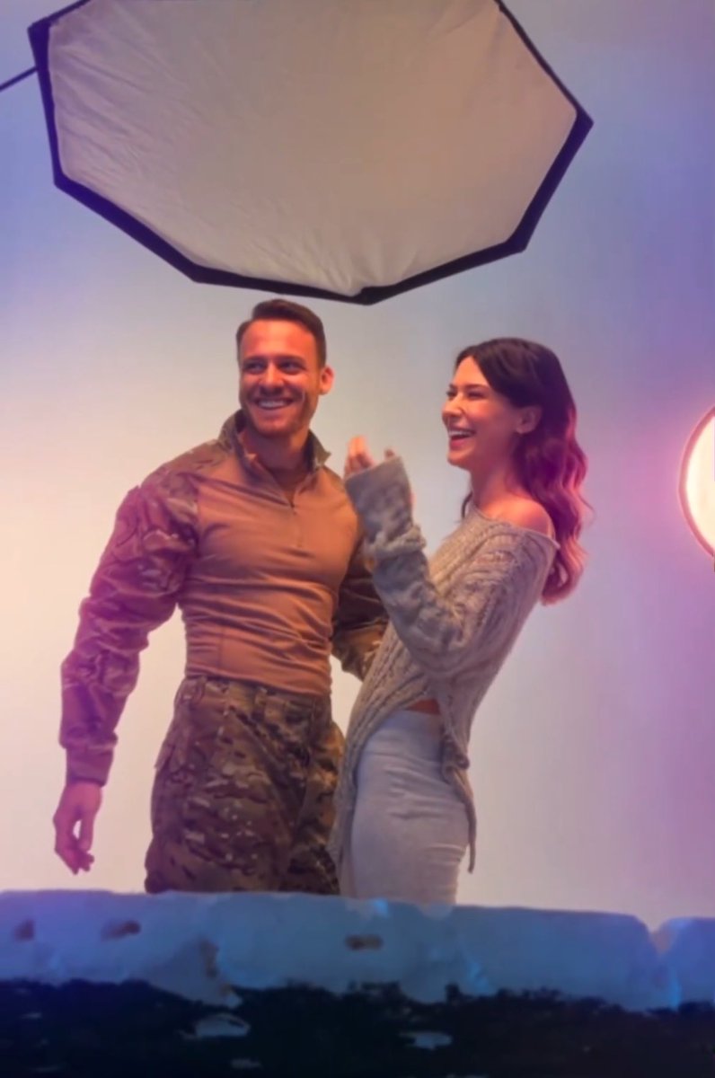 Tanti auguri Devo 🎂... Tra i desideri quando spegnerai le candeline delle millemila torte in questi giorni, potresti metterci pure un nuovo progetto con un turco americano "a caso"?!? Chiedo per me 😉😅 

Augurissimi 🥳 😘
#İyiKiDoğdunDevrimÖzkan 
#DevrimÖzkan