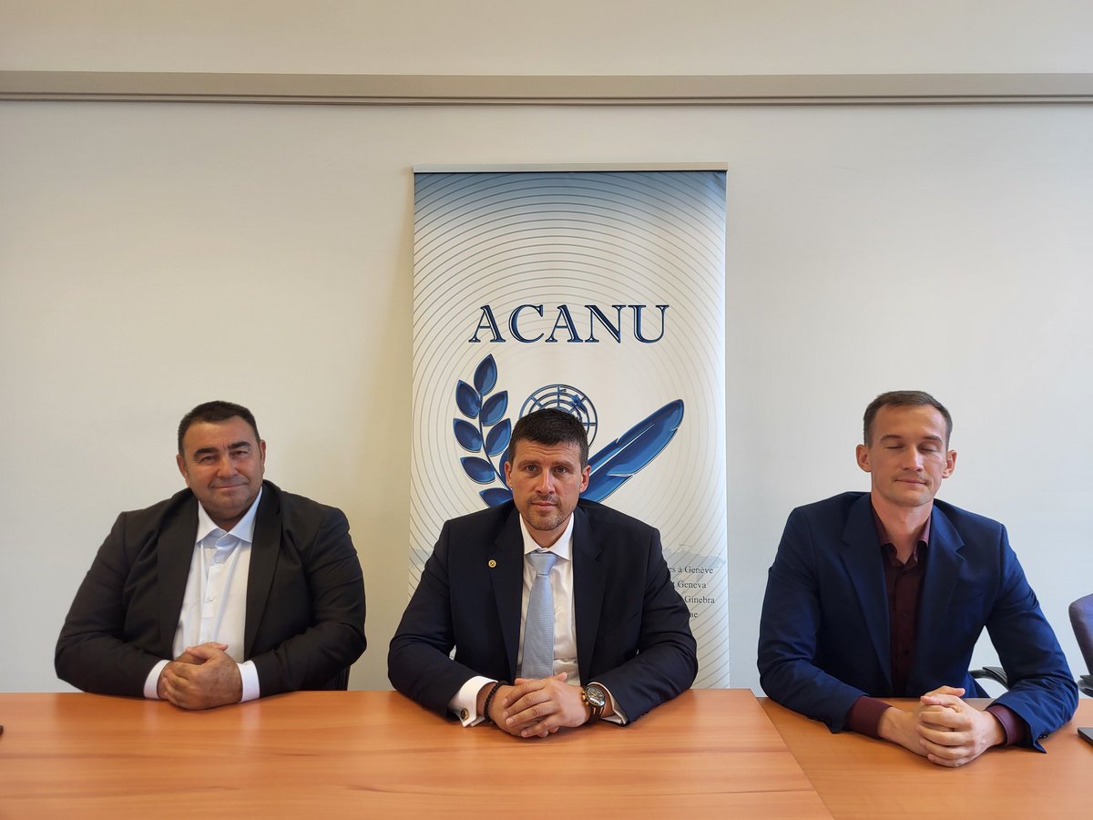 #Bulgaria <a href="/IPUparliament/">IPUparliament</a> <a href="/UNHumanRights/">UN Human Rights</a>
Presser w/ <a href="/IvelinMihaylov/">Ivelin Mihaylov</a> member of the Bulgarian National Assembly + founder #Velichie party. Also present the farmer Pavel Stoimeto &amp; Radoalav Inavov head of the NGO Rodolubtzi. Reporters asked Qs to understand the country’s situation.