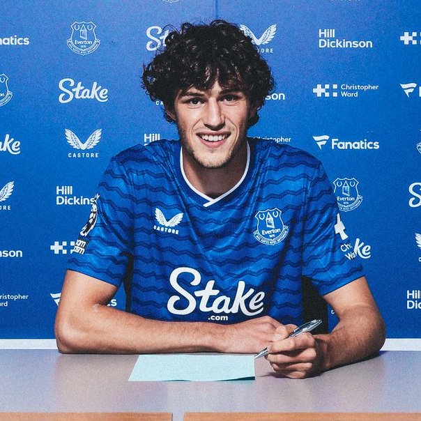 mercatosphera's tweet image. 🇬🇧 El @Everton obtiene la cesión del medio-ofensivo alemán Merlin Röhl (23 | #Friburgo) por una temporada por 2.000.000 € con obligación de compra por 22.000.000 €.