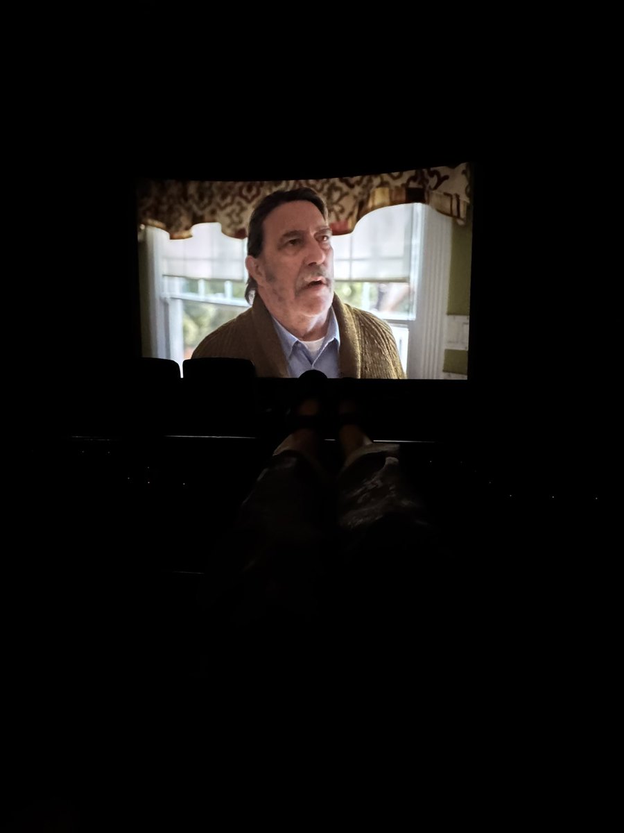 feedmeseymoe's tweet photo. now seated for caught stealing :) https://t.co/jvYZdyXMqQ